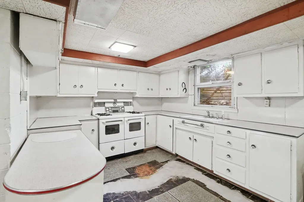 140 Meadowwood Court Decatur Village MI 49045