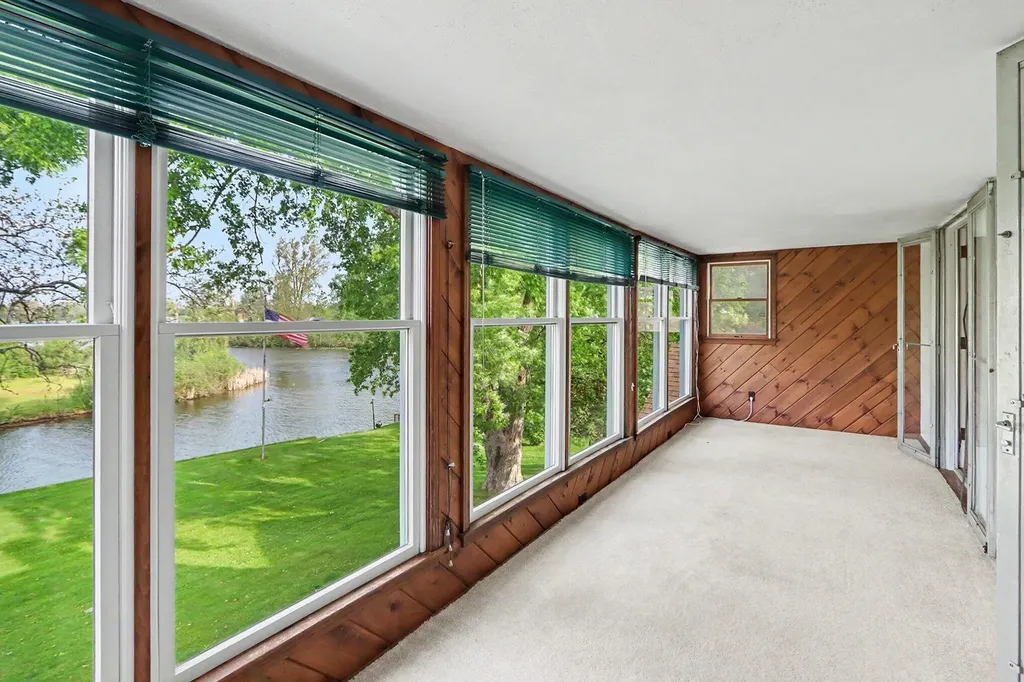 140 Meadowwood Court Decatur Village MI 49045
