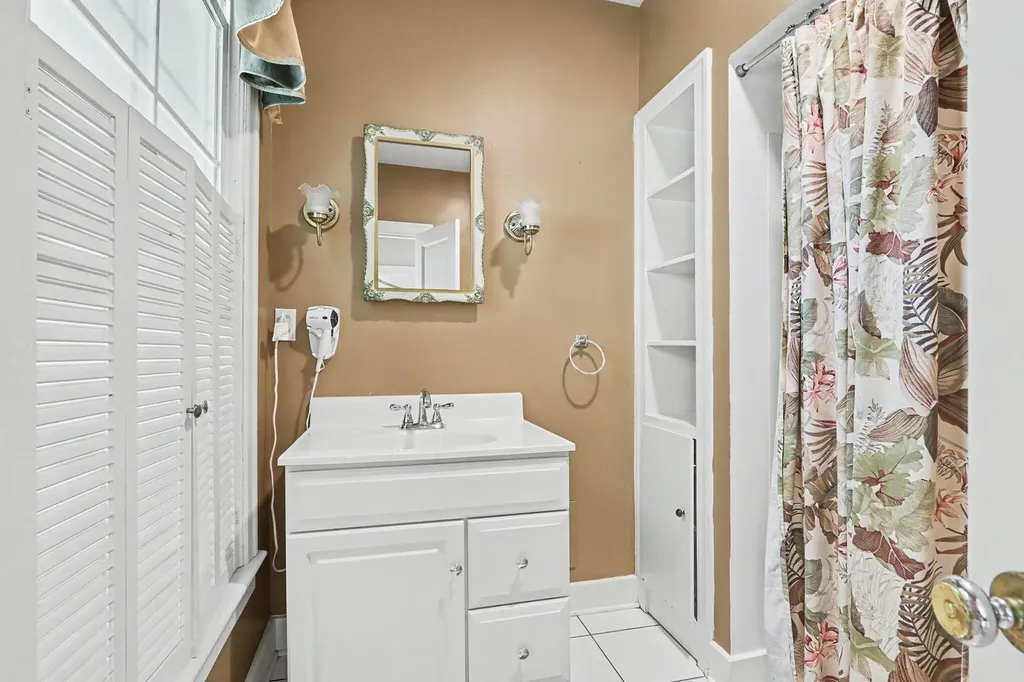 140 Meadowwood Court Decatur Village MI 49045