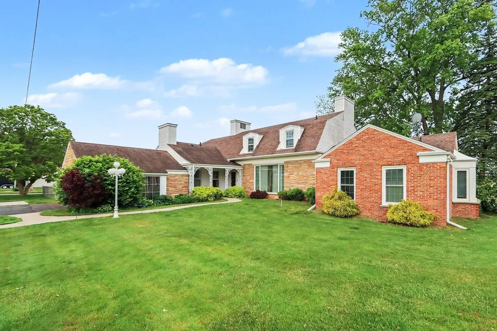 140 Meadowwood Court Decatur Village MI 49045