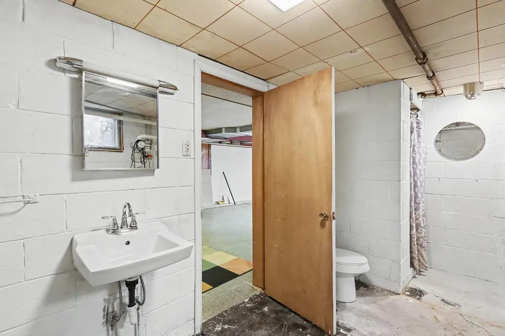 140 Meadowwood Court Decatur Village MI 49045