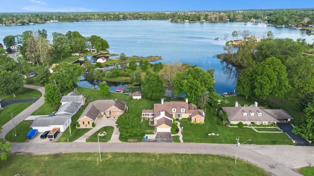 140 Meadowwood Court Decatur Village MI 49045