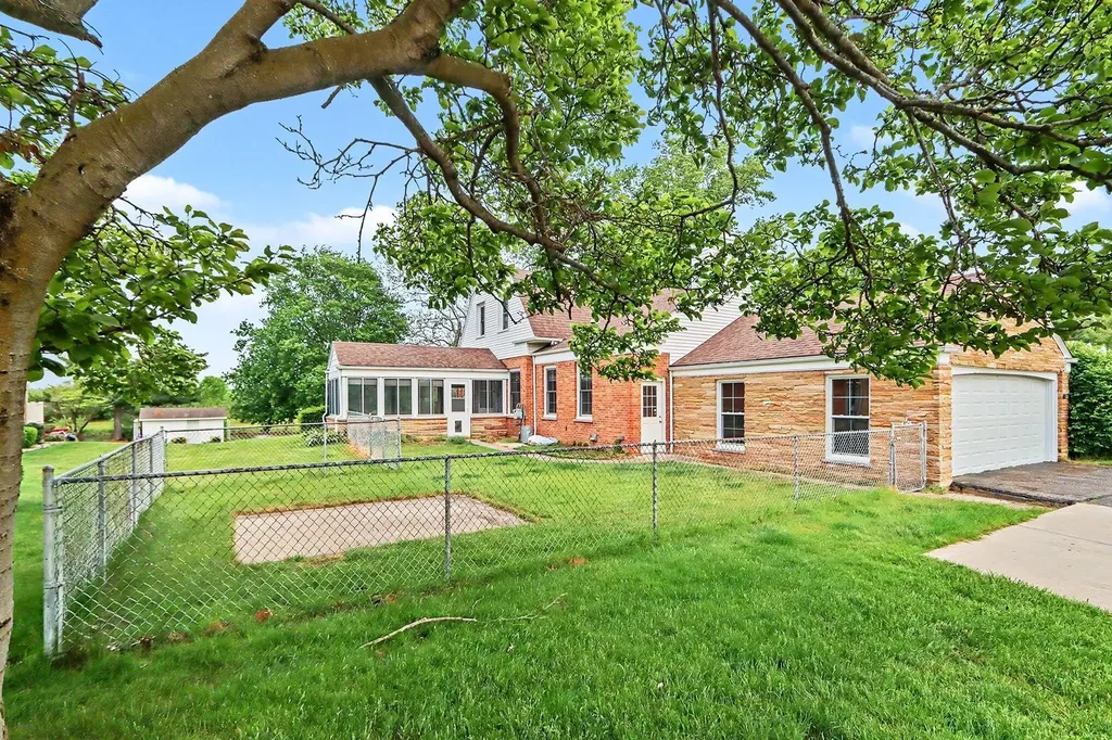 140 Meadowwood Court Decatur Village MI 49045
