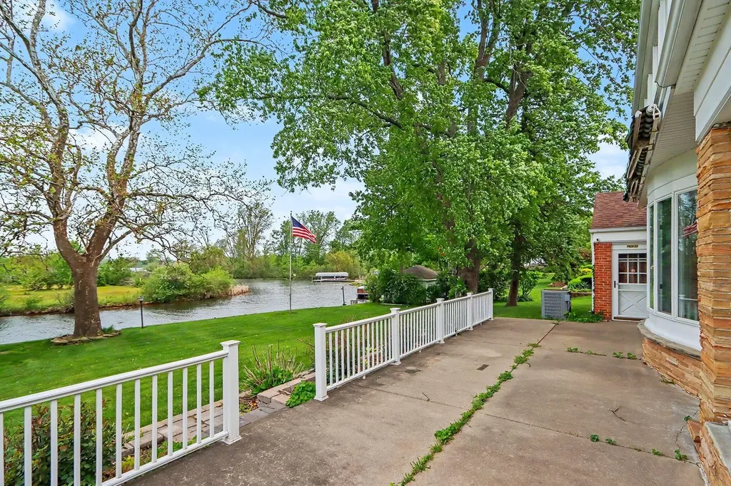 140 Meadowwood Court Decatur Village MI 49045