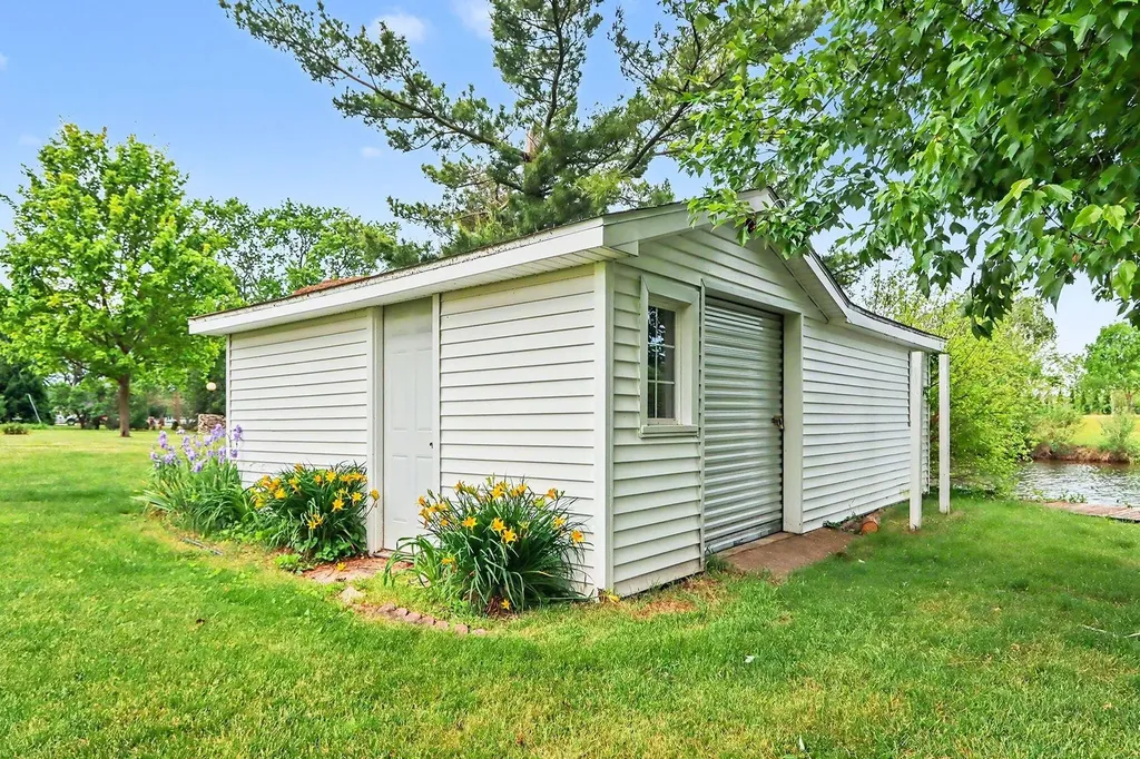 140 Meadowwood Court Decatur Village MI 49045