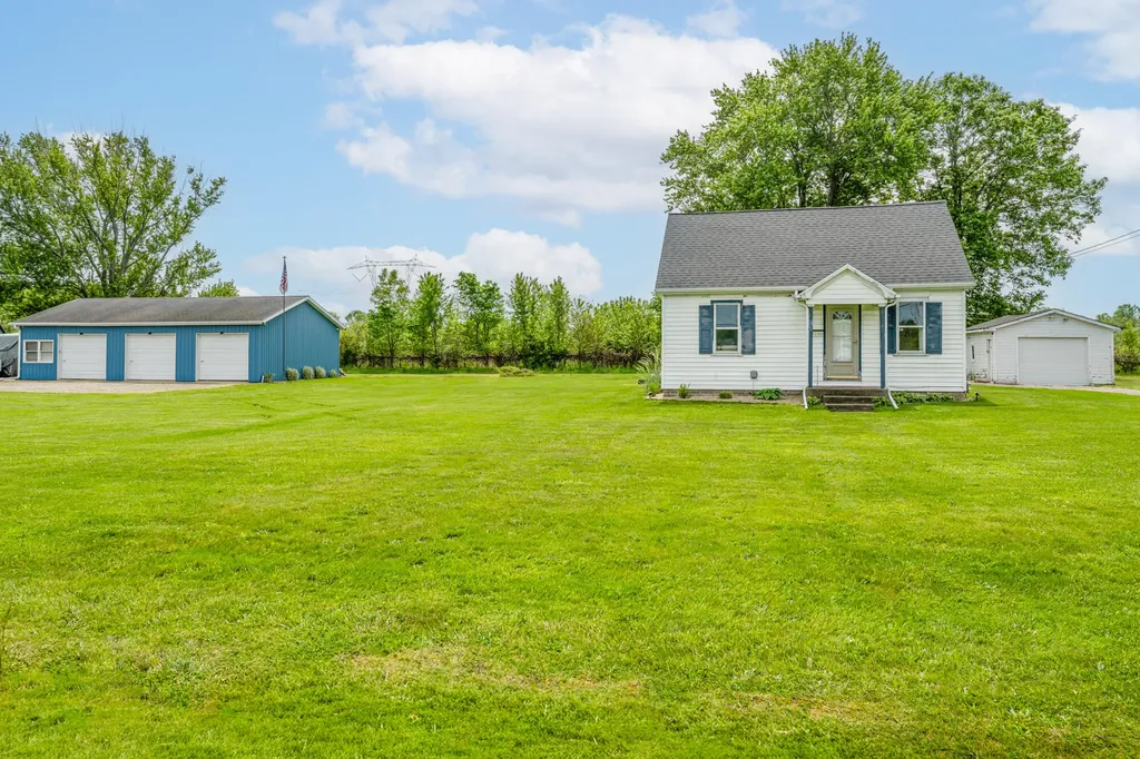 3156 W Lemon Creek Road Lake Charter Township MI 49106