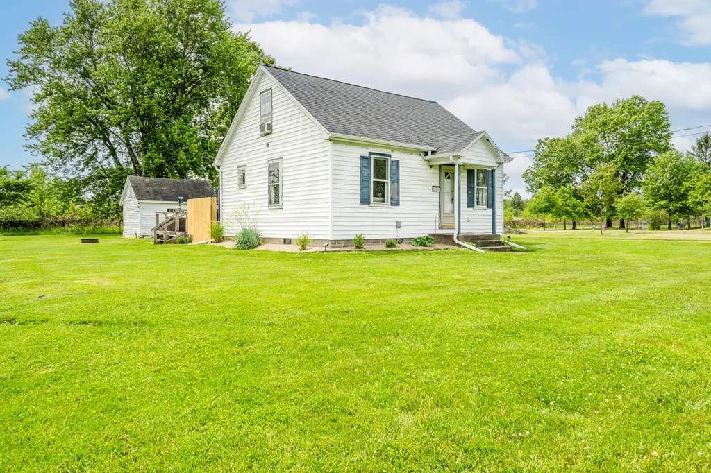 3156 W Lemon Creek Road Lake Charter Township MI 49106