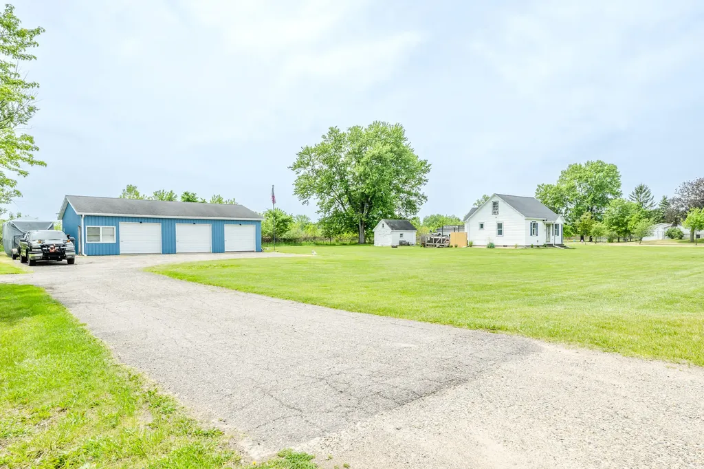 3156 W Lemon Creek Road Lake Charter Township MI 49106