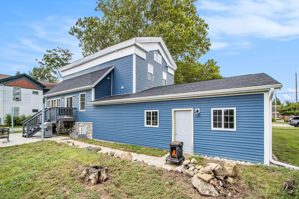 115 N Gremps Street Paw Paw Village MI 49079