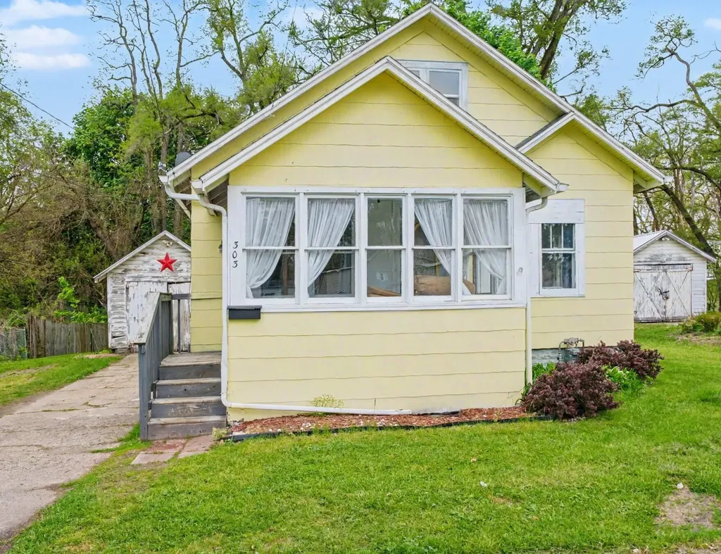 303 N Lowe Street Dowagiac City MI 49047