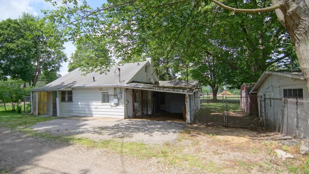 113 W 5th Street Buchanan City MI 49107