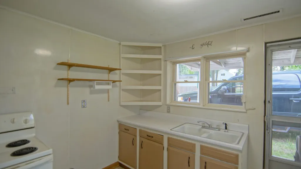 113 W 5th Street Buchanan City MI 49107