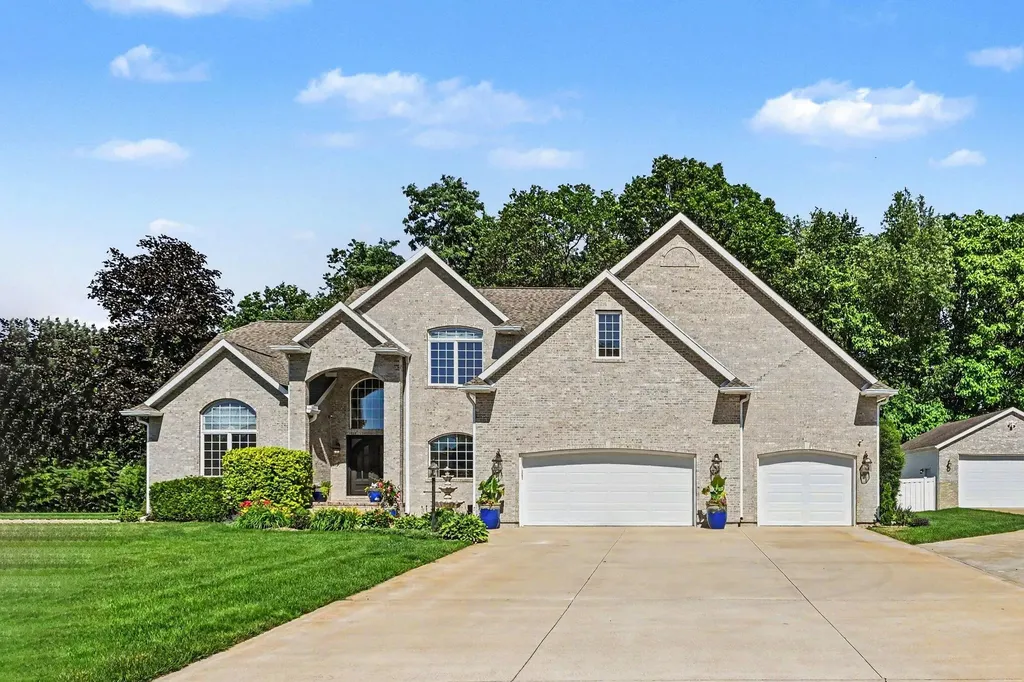 68995 Eagle Cove Court Ontwa Township MI 49112