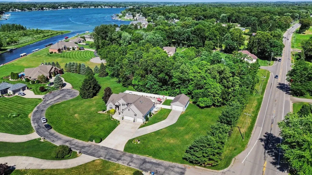 68995 Eagle Cove Court Ontwa Township MI 49112