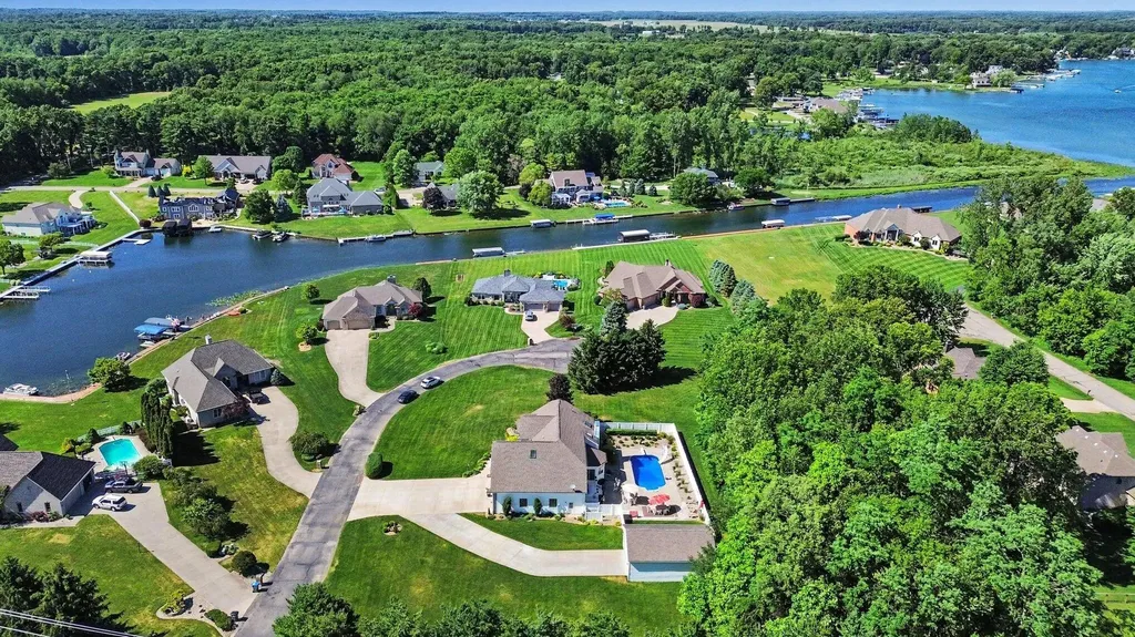 68995 Eagle Cove Court Ontwa Township MI 49112