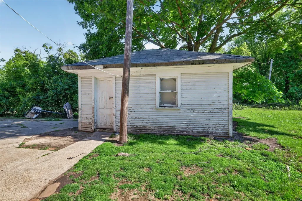 349 E Empire Avenue Benton Harbor City MI 49022