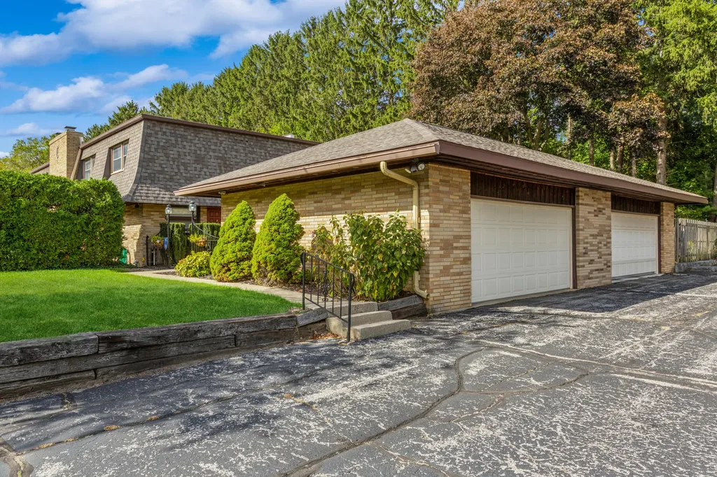2727 S Lakeshore Drive St. Joseph Charter Township MI 49085