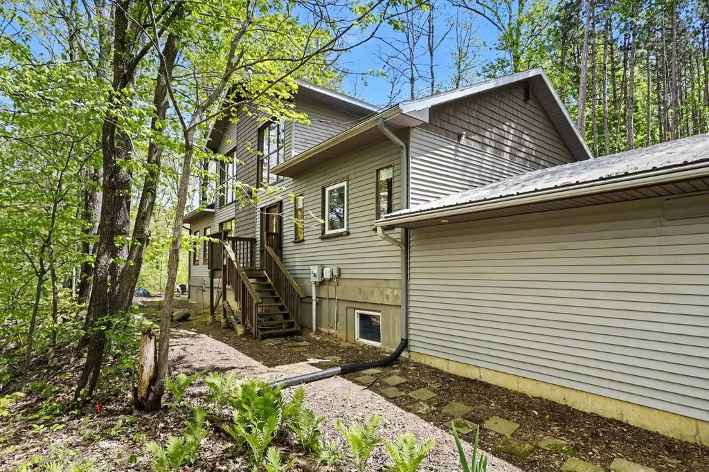 10953 Red Bud Trail Oronoko Charter Township MI 49103