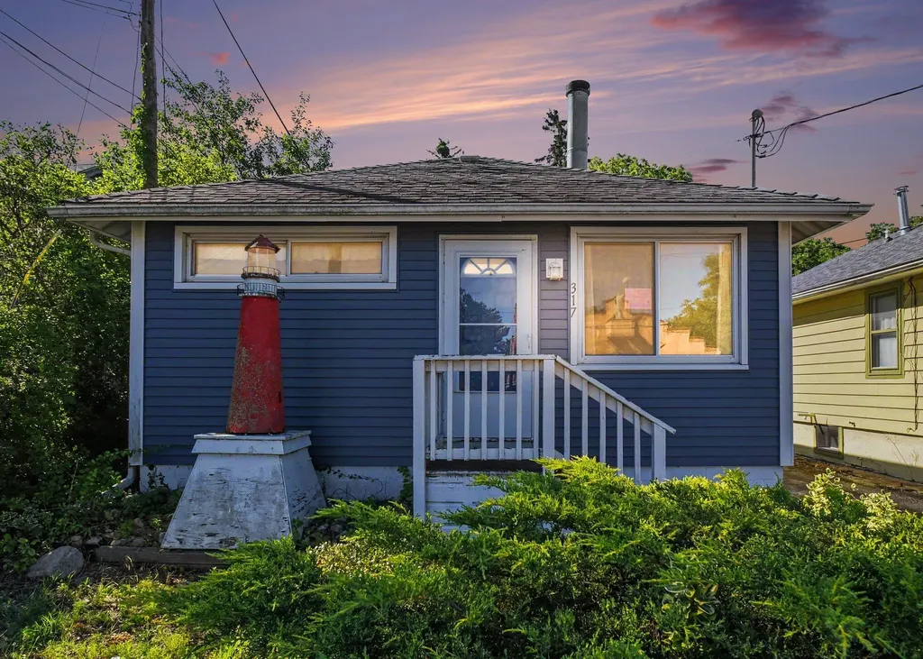 317 E Buffalo Street New Buffalo City MI 49117
