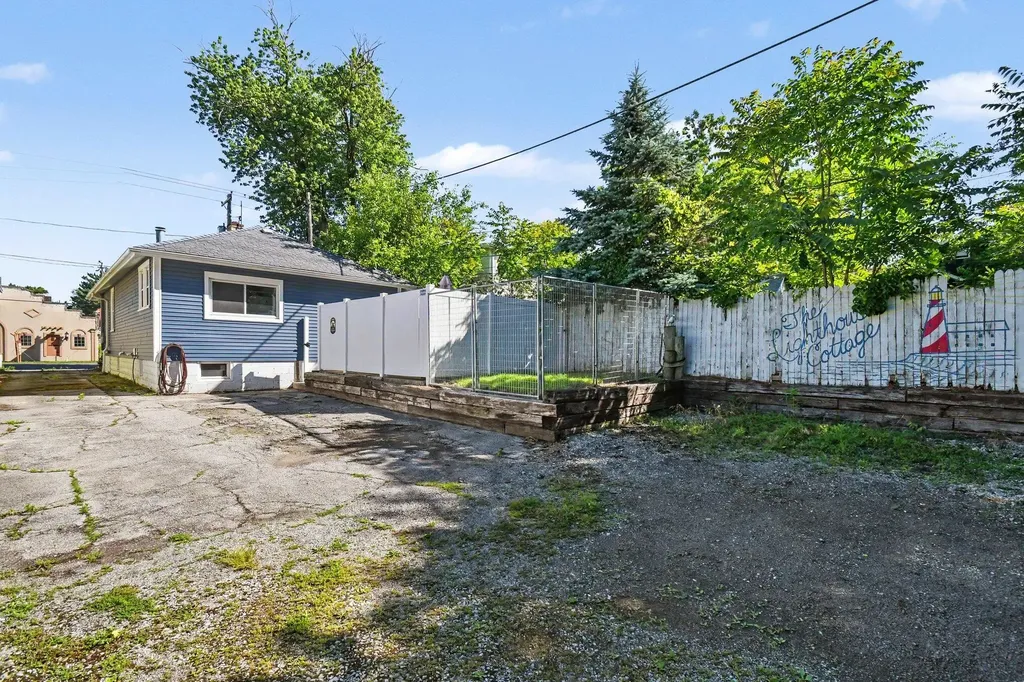 317 E Buffalo Street New Buffalo City MI 49117