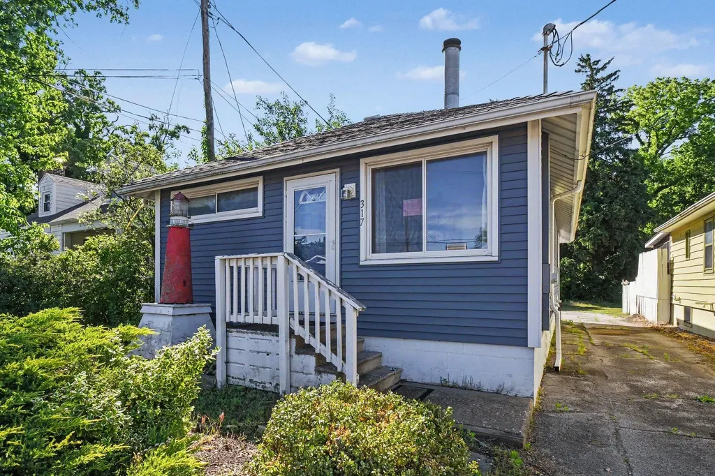 317 E Buffalo Street New Buffalo City MI 49117