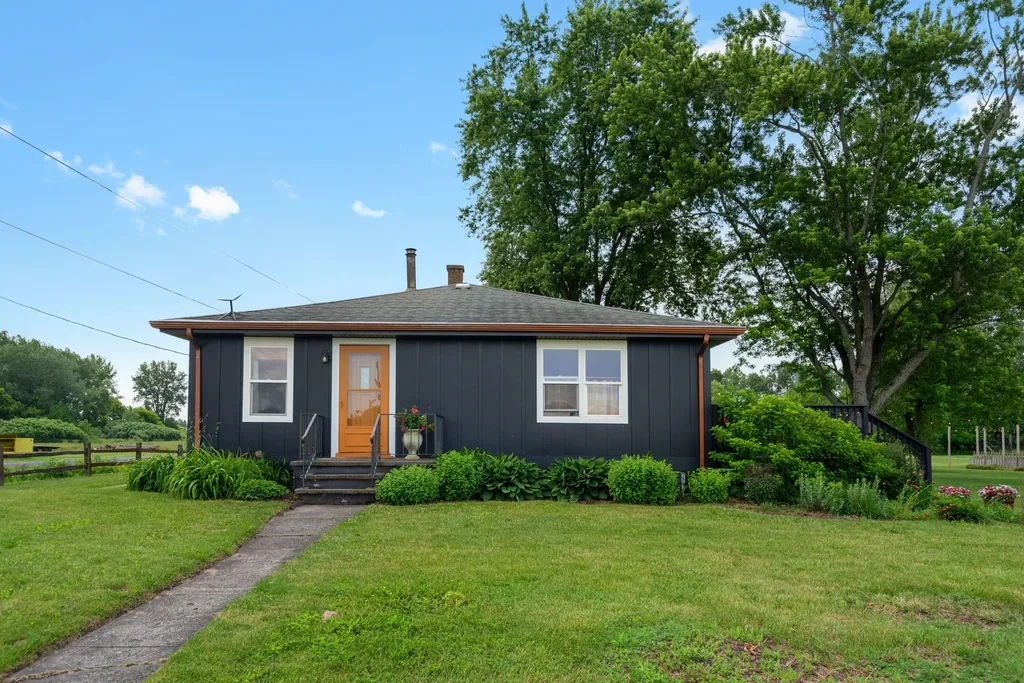 9962 Holden Road Lake Charter Township MI 49101