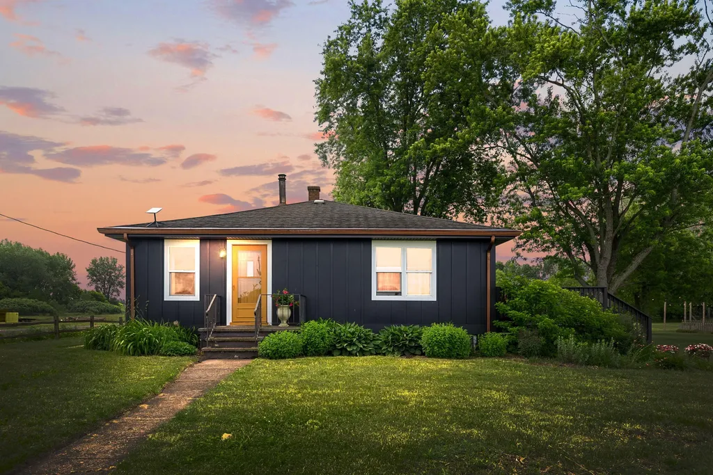 9962 Holden Road Lake Charter Township MI 49101