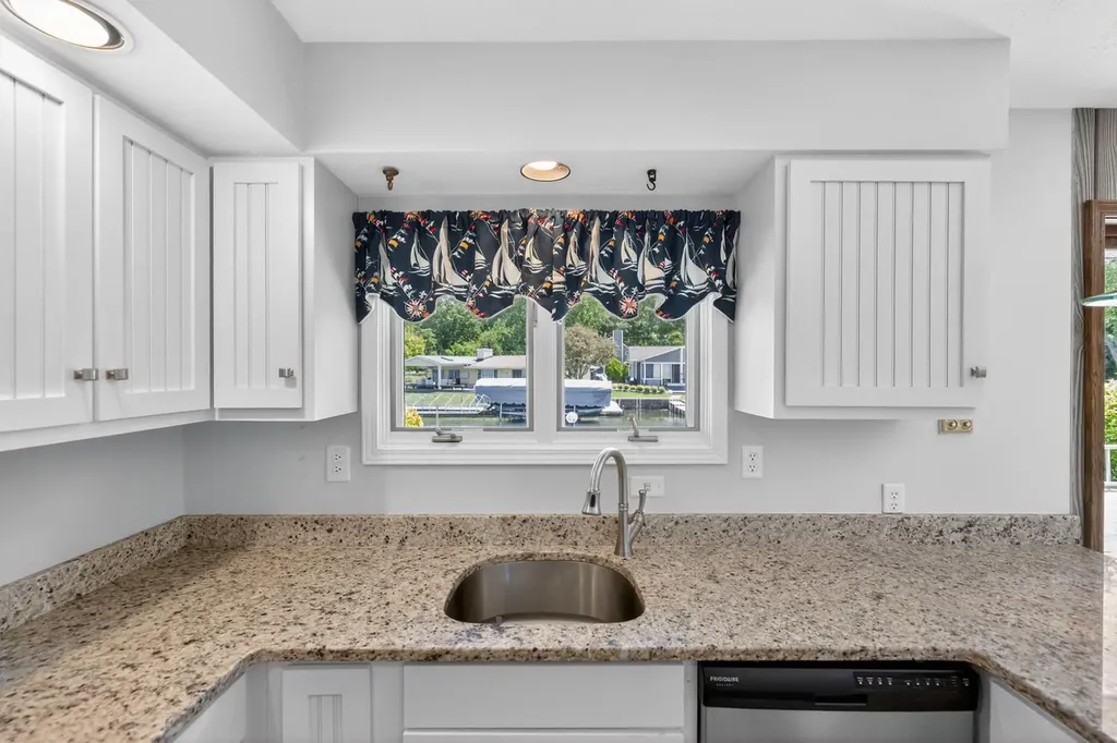 68911 Island Drive Ontwa Township MI 49112