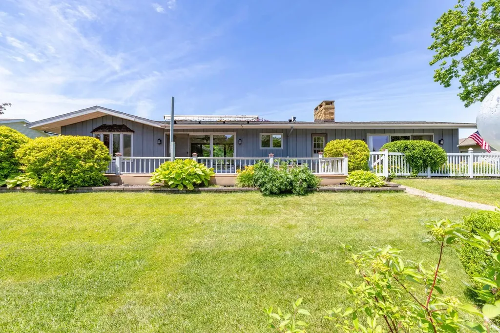 68911 Island Drive Ontwa Township MI 49112