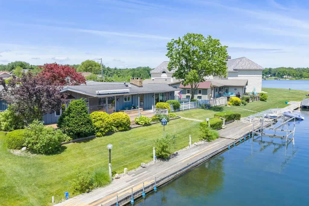 68911 Island Drive Ontwa Township MI 49112