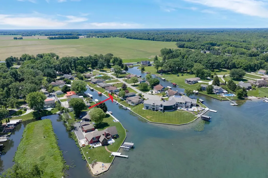 68911 Island Drive Ontwa Township MI 49112