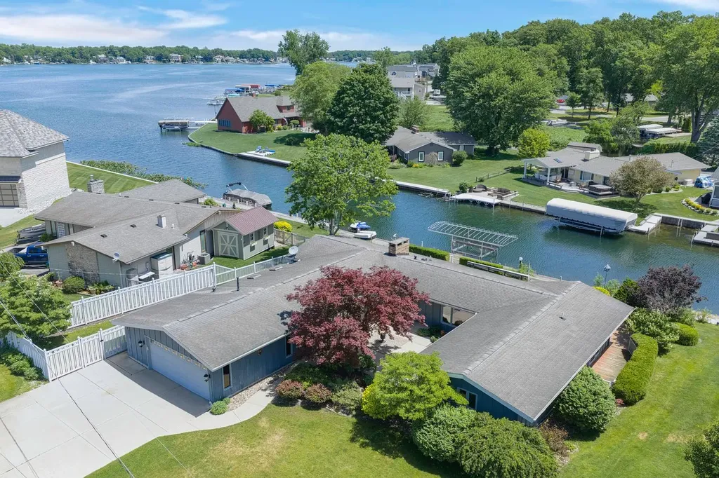 68911 Island Drive Ontwa Township MI 49112