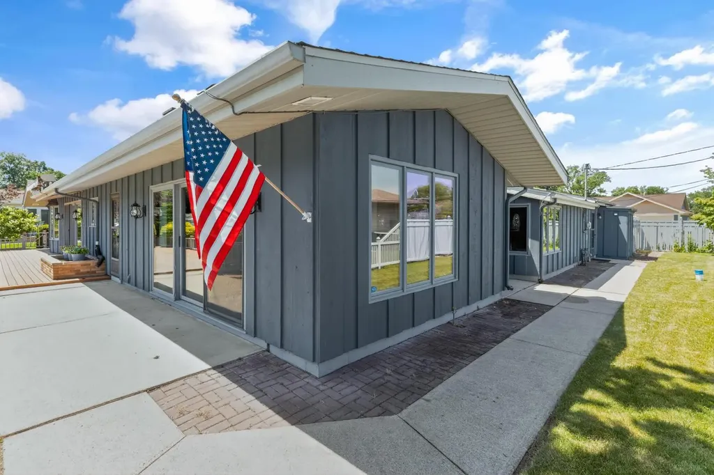68911 Island Drive Ontwa Township MI 49112