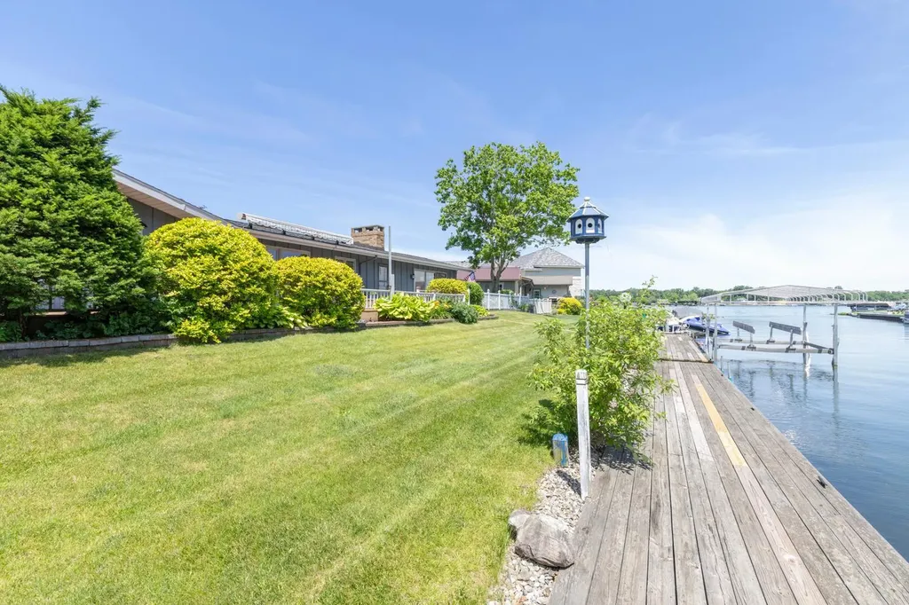 68911 Island Drive Ontwa Township MI 49112