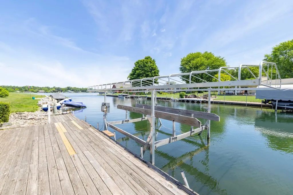 68911 Island Drive Ontwa Township MI 49112
