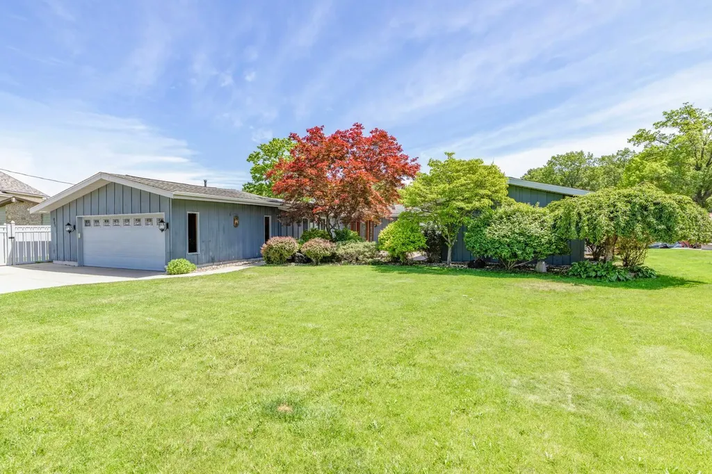 68911 Island Drive Ontwa Township MI 49112