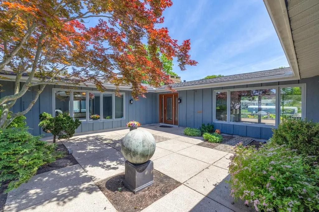 68911 Island Drive Ontwa Township MI 49112