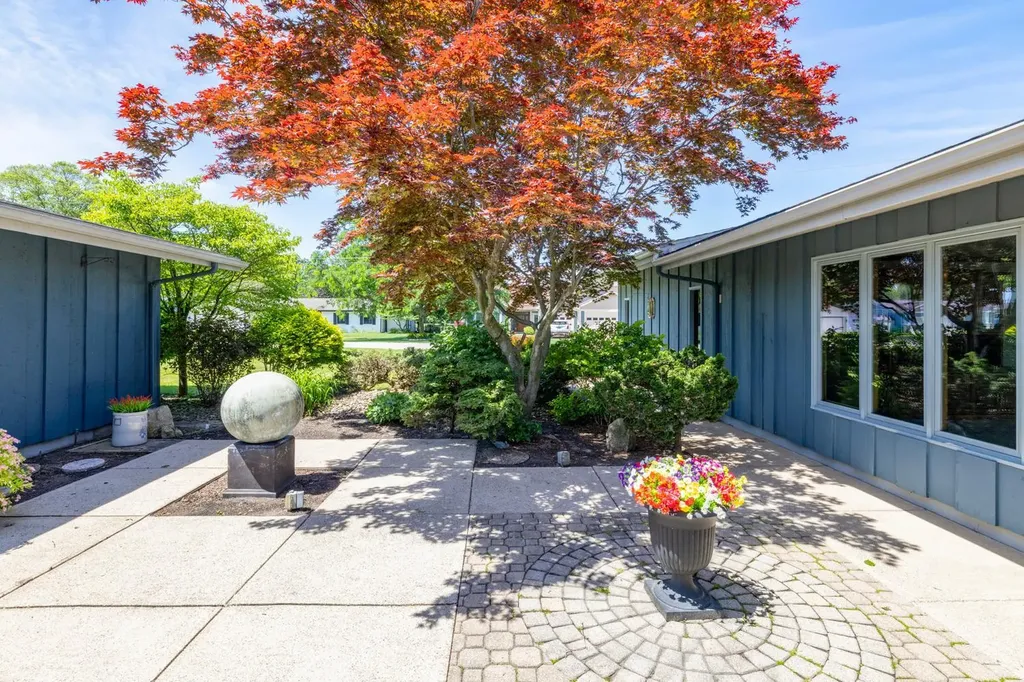 68911 Island Drive Ontwa Township MI 49112