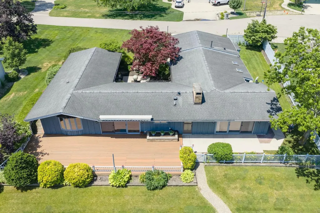 68911 Island Drive Ontwa Township MI 49112