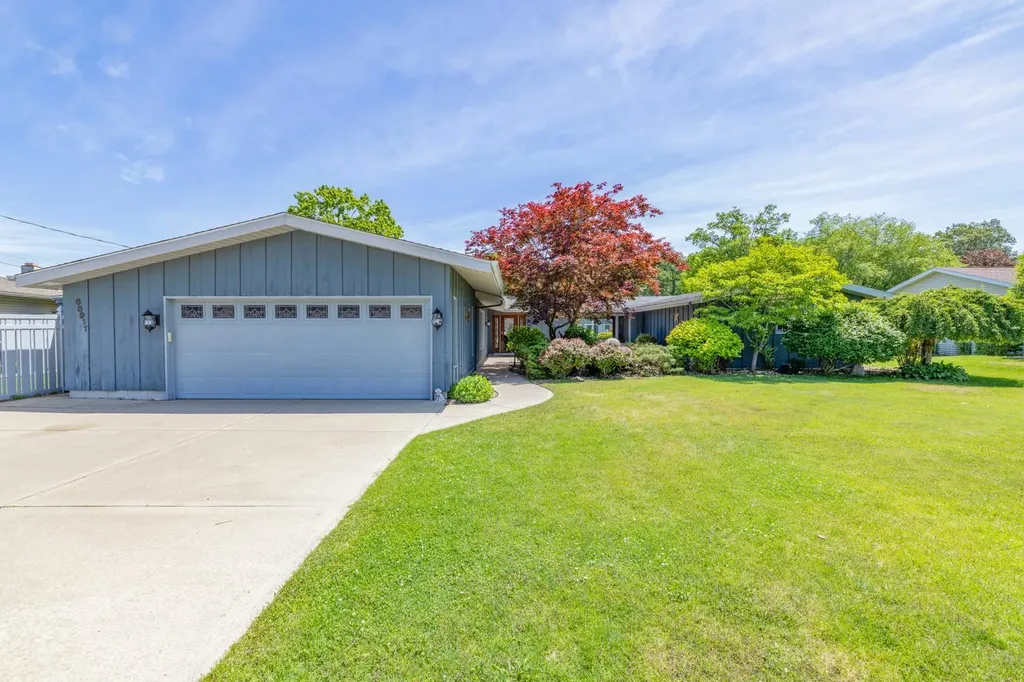 68911 Island Drive Ontwa Township MI 49112
