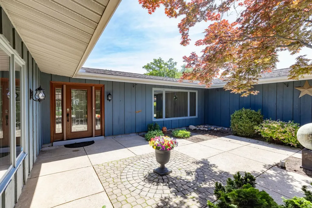 68911 Island Drive Ontwa Township MI 49112