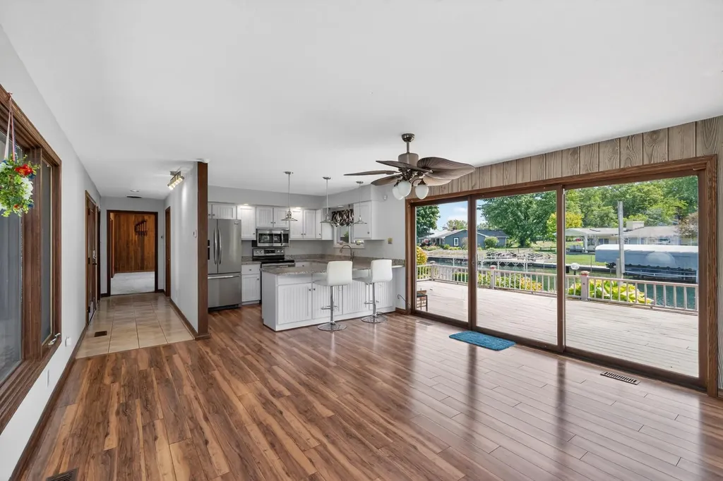 68911 Island Drive Ontwa Township MI 49112