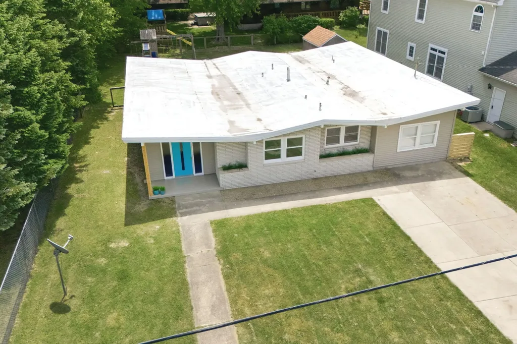 815 W Detroit Street New Buffalo City MI 49117