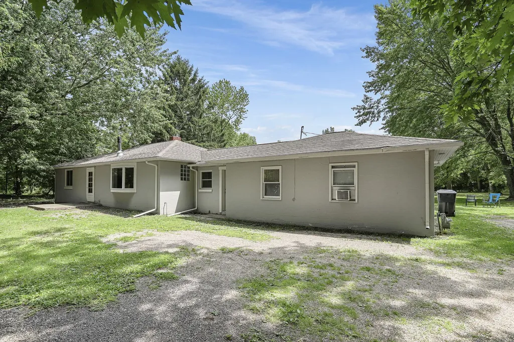 2718 Coloma Road Hagar Township MI 49022
