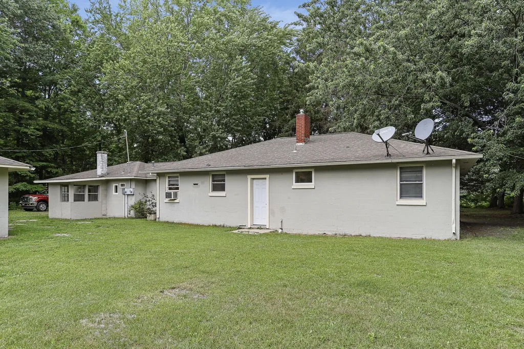2718 Coloma Road Hagar Township MI 49022