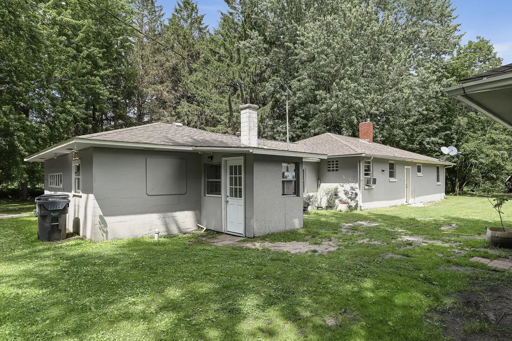 2718 Coloma Road Hagar Township MI 49022