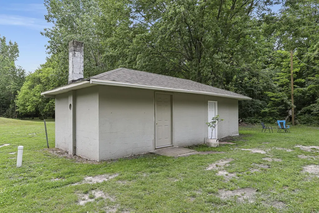 2718 Coloma Road Hagar Township MI 49022
