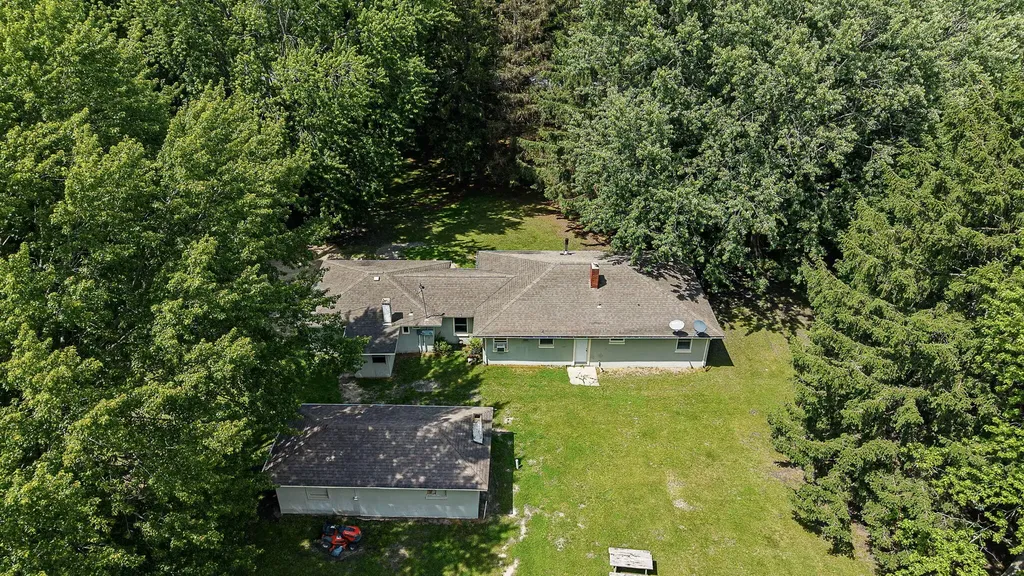 2718 Coloma Road Hagar Township MI 49022