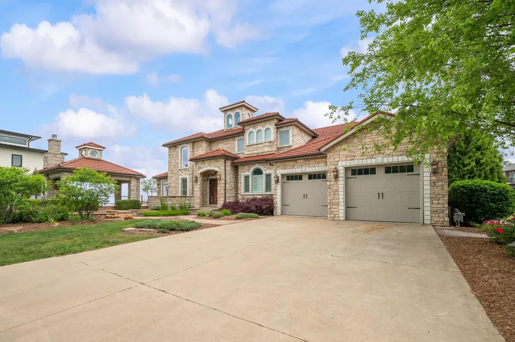 651 Sul Lago S Benton Charter Township MI 49022