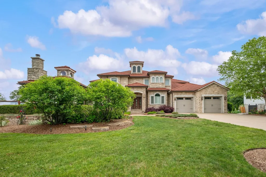 651 Sul Lago S Benton Charter Township MI 49022
